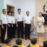 朱健在城区看望慰问一线教师代表