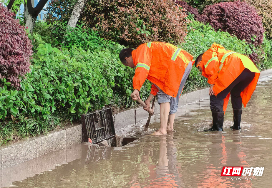 以“汛”为令！衡阳市市政工程公司抢险排涝护民生