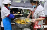 耒阳：校园后勤岗优先招聘学生家长？背后原因太暖心