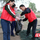 南县青年开展“河”我一起守护碧水清河行动