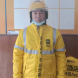 【暖新闻】@外卖小哥 你救人的样子真美!