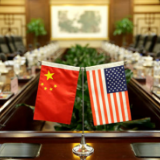 海外网评：中美关系不能掉入华盛顿鹰派的“陷阱”