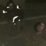 凌晨灭完火，消防员和衣睡地上