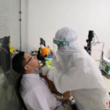 “离病毒最近的人”：每天为400多人采集咽拭子标本