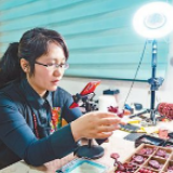 人民日报：铜仁万山 文创触网出深山