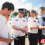许显辉慰问基层民警和督导暑期交通安保工作