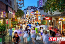 图记星城② | 用摄影记录时代，这是他眼中的夜长沙