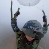 【新春走基层】直击空降新兵首次大飞机跳伞