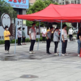 新华社：两地现多名本土确诊病例传递什么信号？