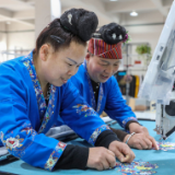 贵州施秉：“非遗”苗绣焕生机