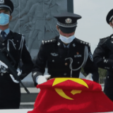 缅怀！功勋卓著的缉毒英雄已安葬