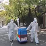 沪上高校同心战“疫”：院长导师加入送餐队伍 “医疗小队”服务师生需求