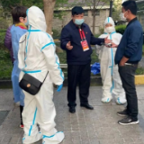 “老杨来了，就心定了！”老书记杨兆顺奔赴多个社区增援，抗疫战场排兵布阵