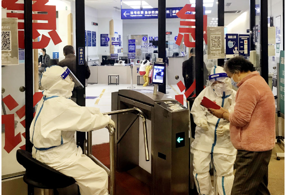 记者目击上海急诊大厅患者就医情况