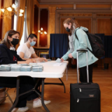 国际观察丨马克龙还是勒庞？法国大选“决战”在即