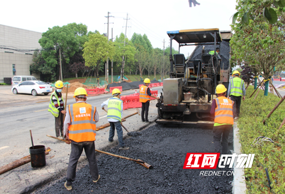 “五一”不停工 300多位建设者坚守桐梓坡路立体空间品质提升项目