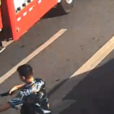 “拖鞋睡衣哥”，找到了！他的真实身份竟是……