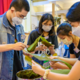 全球连线 | 裹粽子、赛龙舟 海外也能过个精致端午!