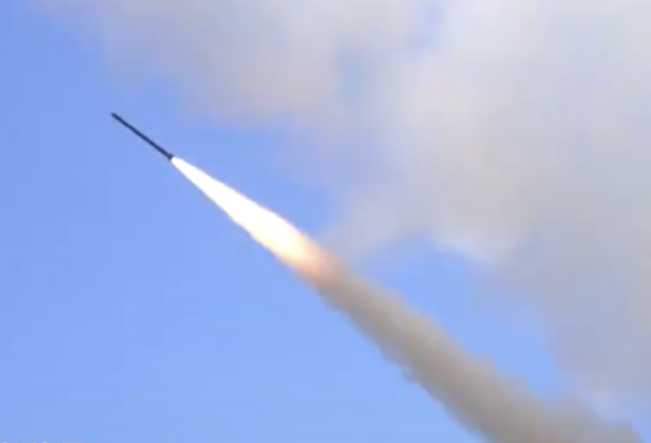 震撼！东部战区在台湾海峡实施远程火力实弹射击现场视频