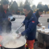 冬至 地震灾区的群众吃上了热腾腾的饺子