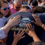 枪支暴力剧增：美国人心理创伤正在广泛蔓延