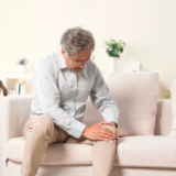 老年人的关节“咔咔”作响,需要就医吗丨科普时间