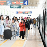 暑运一线观察:旅游出行火爆 各地优化服务保障