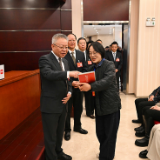 沈晓明毛伟明看望慰问省两会新闻工作者