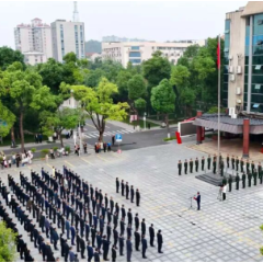 岳阳市委市人大常委会市政府市政协分别举行升国旗仪式