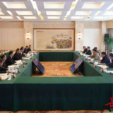 谢卫江与中国绿色发展基金执行主席桂振华一行座谈