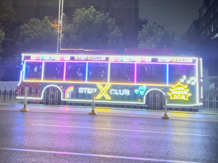 快上车，去往潮流前线！岳阳首辆电音巴士已发车