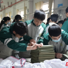 岳阳市第二中学走进社会爱心企业开展主题实践