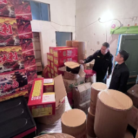 汨罗新市街道：非法储存烟花爆竹，3人被拘