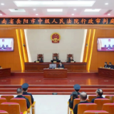 岳阳市中级人民法院开庭审理一起行政诉讼案件 李挚出庭应诉