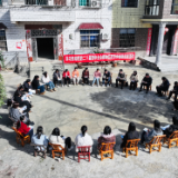 岳阳楼区:屋场宣讲“声”入人心 全会精神浸润万家