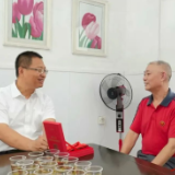 谢卫江在岳阳楼区开展“七一”走访慰问并为基层党支部讲党课
