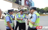 “百日攻坚”进入攻坚拔寨阶段 岳阳交警严查道路违规停车乱象