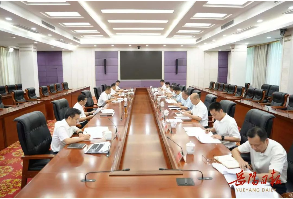 谢卫江围绕扩大高水平对外开放和开展高质量招商引资主持召开“十五五”规划专题座谈会