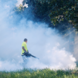 君山区巴陵先锋退役军人志愿服务队 全面防蚊灭蚊 筑牢健康防线