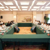 谢卫江与兴湘集团董事长贺柳一行座谈