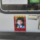 67年寻亲梦圆收费站，岳阳高速“路灯”志愿者让团圆路温暖照亮