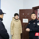 雷欣调研君山区建新公共事务服务中心工作