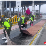 党旗在风雪一线飘扬!直击岳阳高速人迎战首轮强寒潮