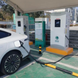 高速充电再提速！国网岳阳供电公司提前完成160千瓦快充桩升级改造 