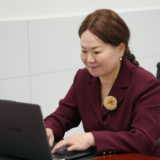 全国政协委员柳玲玲：把脚踩在泥土里，把心贴在民情上