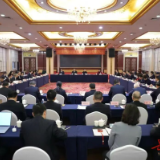 岳阳代表团举行第六次全体会议