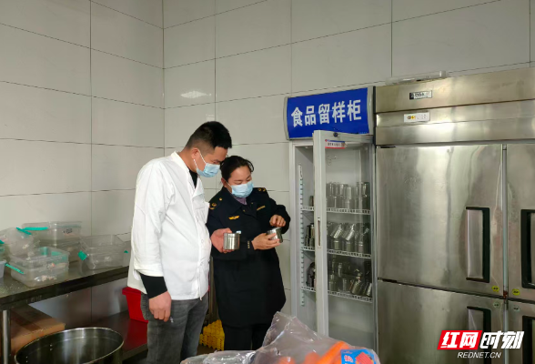 君山区：筑牢餐饮安全防线 倡导文明节约新风尚