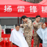 岳阳军分区组织开展“志愿学雷锋，服务展风采”活动