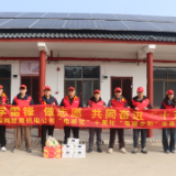 屈原管理区：传承雷锋精神 电骆驼暖心护桑榆