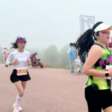 志愿护航，温情相伴——君山185名加油方阵志愿者倾情助力岳马赛事